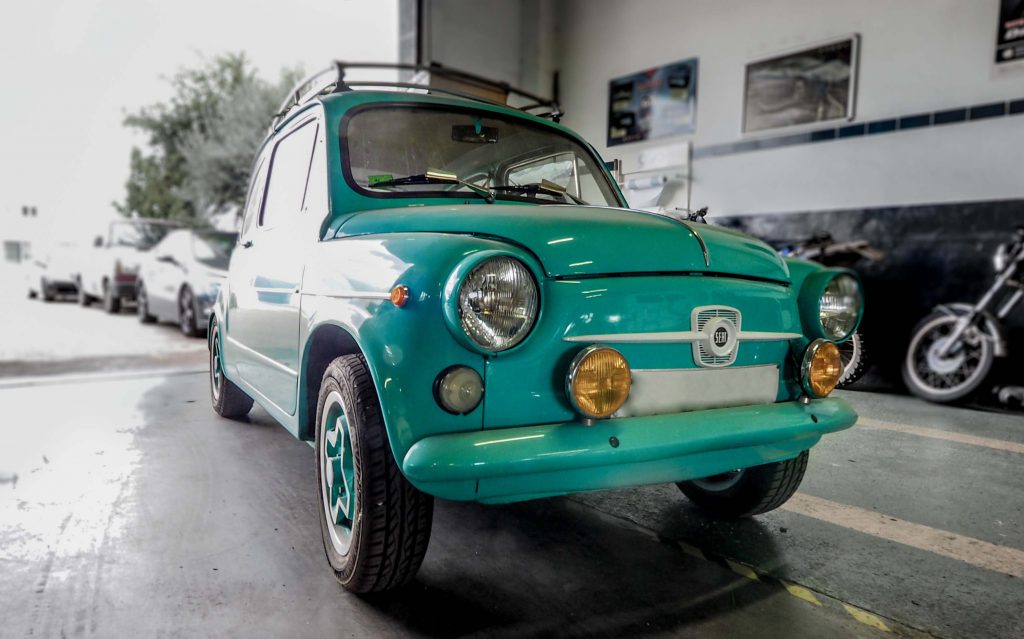 Servei de cotxes clàssics Taller Tubert